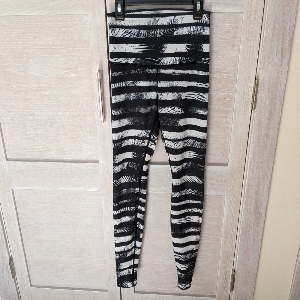 Lululemon Black and White Leggings, size 4